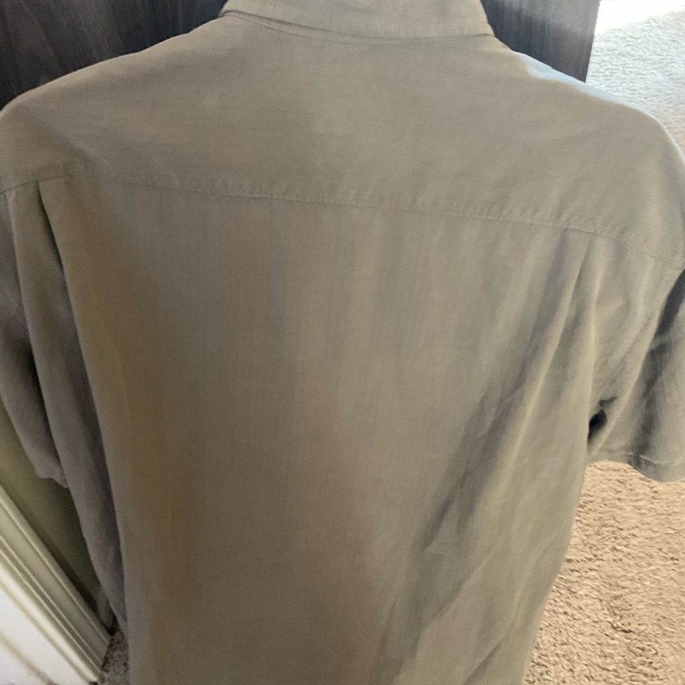 Men’s used size XL Tommy Bahama 100% silk button down short sleeve brown shirt - Picture 3 of 3